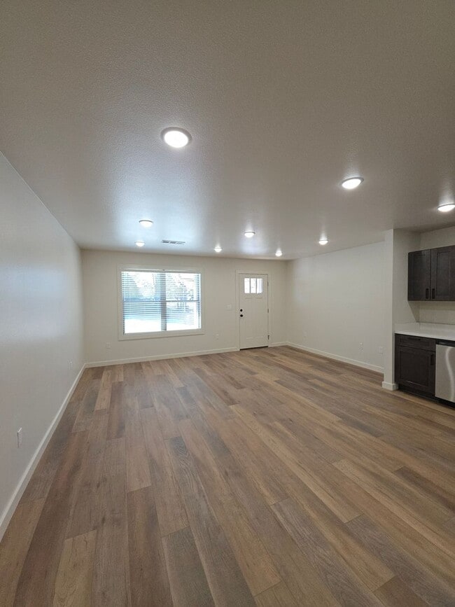 Foto del edificio - 703 W 12th St