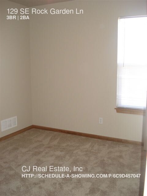 Building Photo - 129 SE Rock Garden Ln