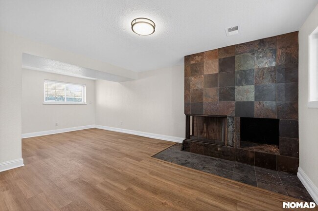 Building Photo - Charming 4BR House in Aurora