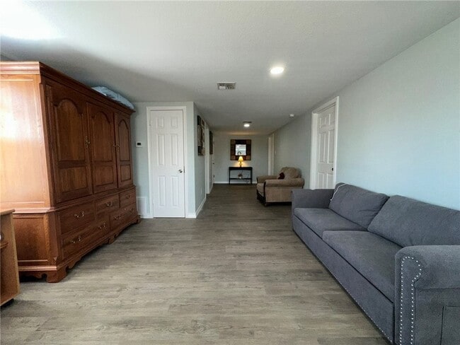 Foto del edificio - 201 Volpe Cir