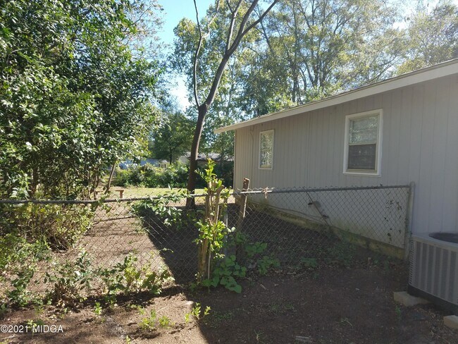 Foto del edificio - 644 American Blvd