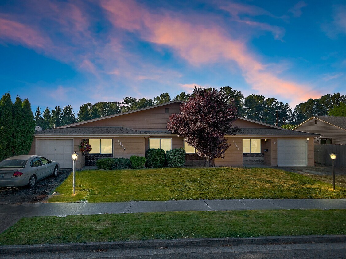 Foto principal - 1303-1312 12th Ave NW