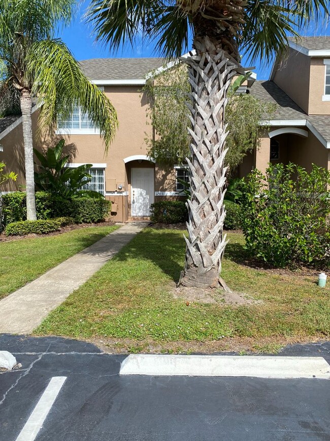 Building Photo - Adorable 3 bedroom / 2.5 bath town home wi...