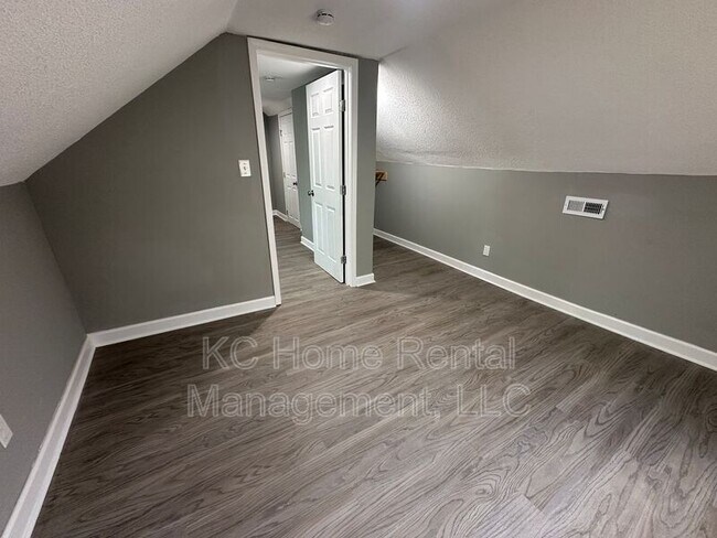 Foto del edificio - 2511 E 37th St