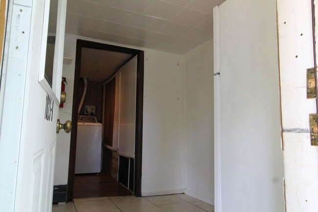 Building Photo - 1023 College Ave