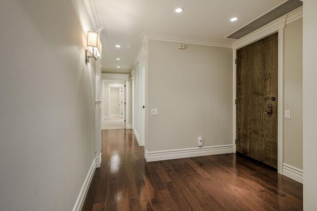 Foto del edificio - Gorgeous 2 Bed / 2 Bath Top Floor Condo wi...
