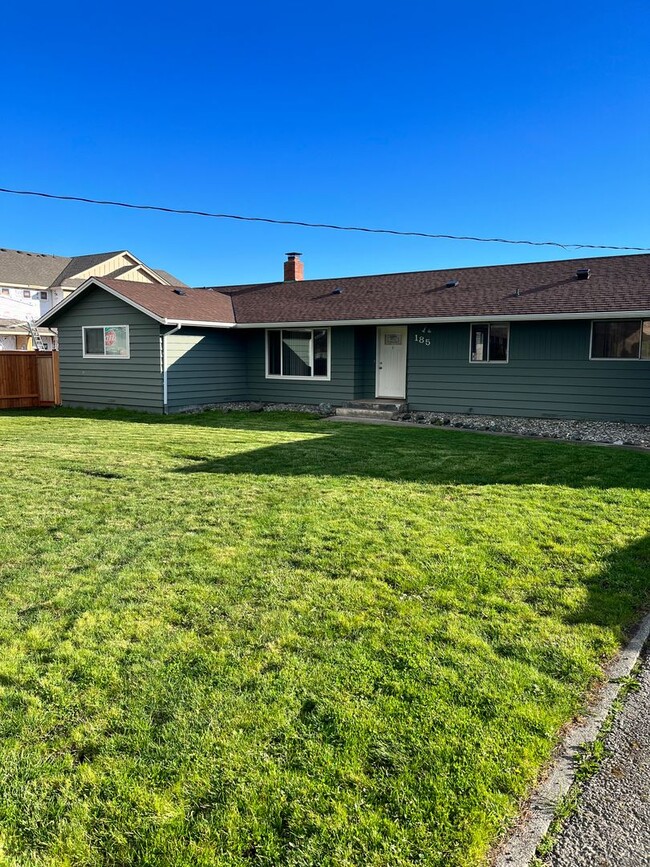 Building Photo - 185 SW 3rd Ave