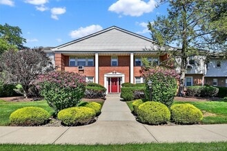 Building Photo - 16 Roundtree Cir