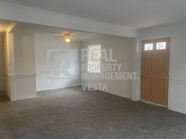Foto del edificio - 3735 Travis Blvd