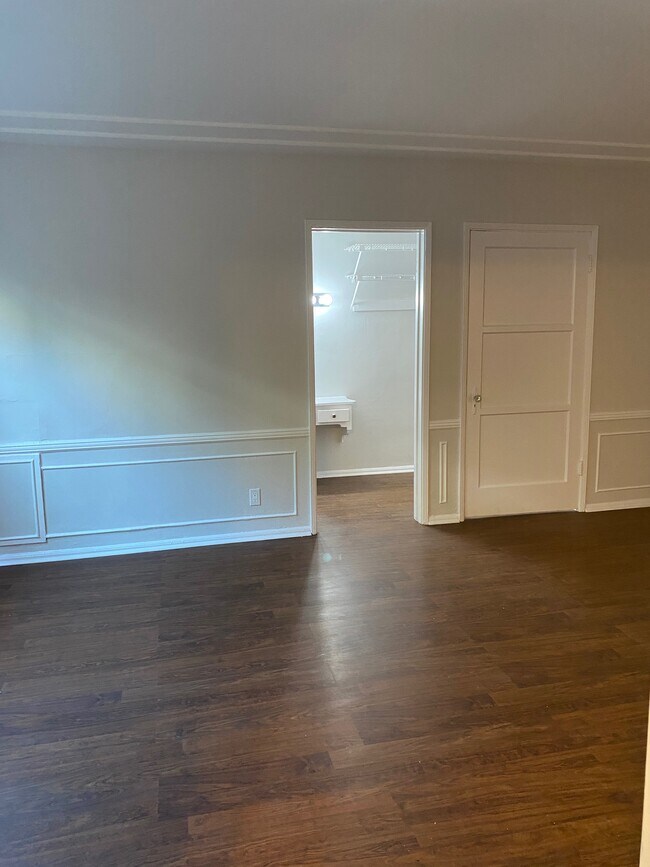Walk-in closet - 128 S Reeves Dr