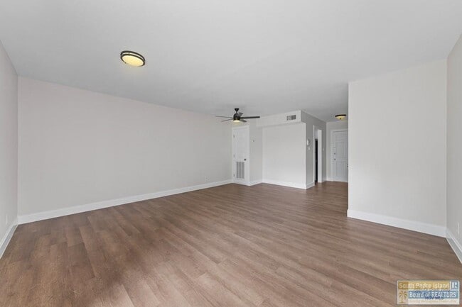 Building Photo - 805 Continental Dr