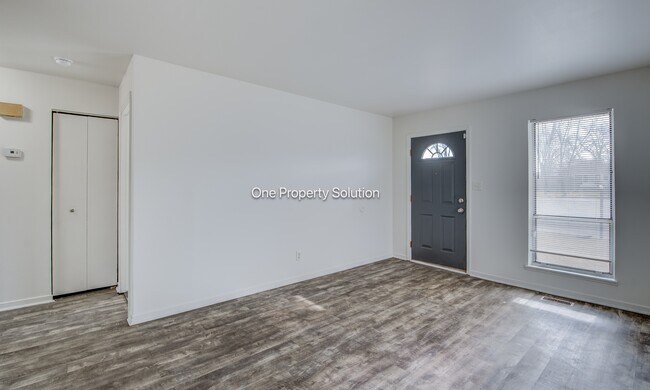 Foto del edificio - 924 W 60th Pl