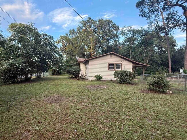 Building Photo - 703 Westway Rd