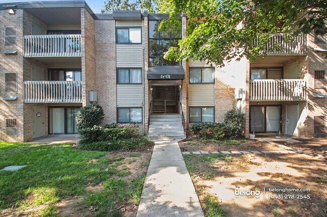 Building Photo - 6301 Hil-Mar Dr