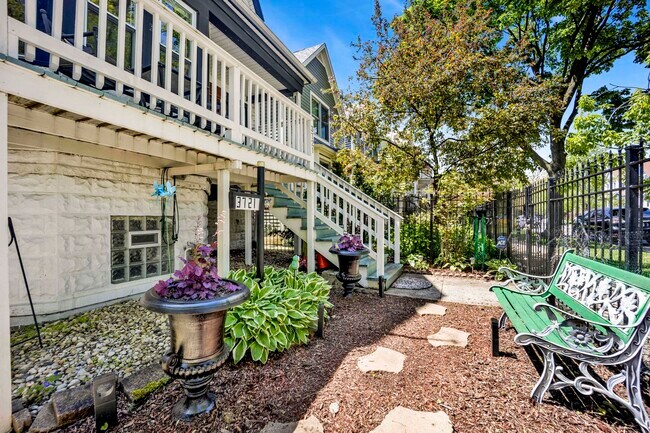 Foto del edificio - 3721 W Shakespeare Ave