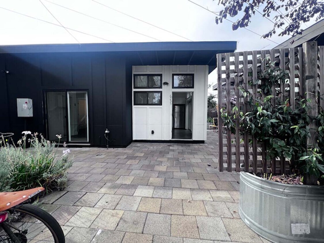 Foto principal - 6235 San Pablo Ave