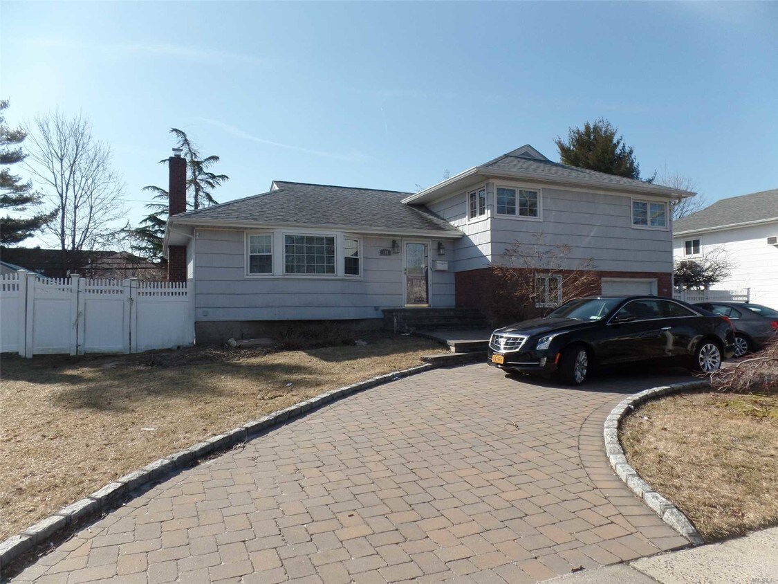 238 Wyngate Dr, Massapequa, NY 11758 House Rental in Massapequa, NY