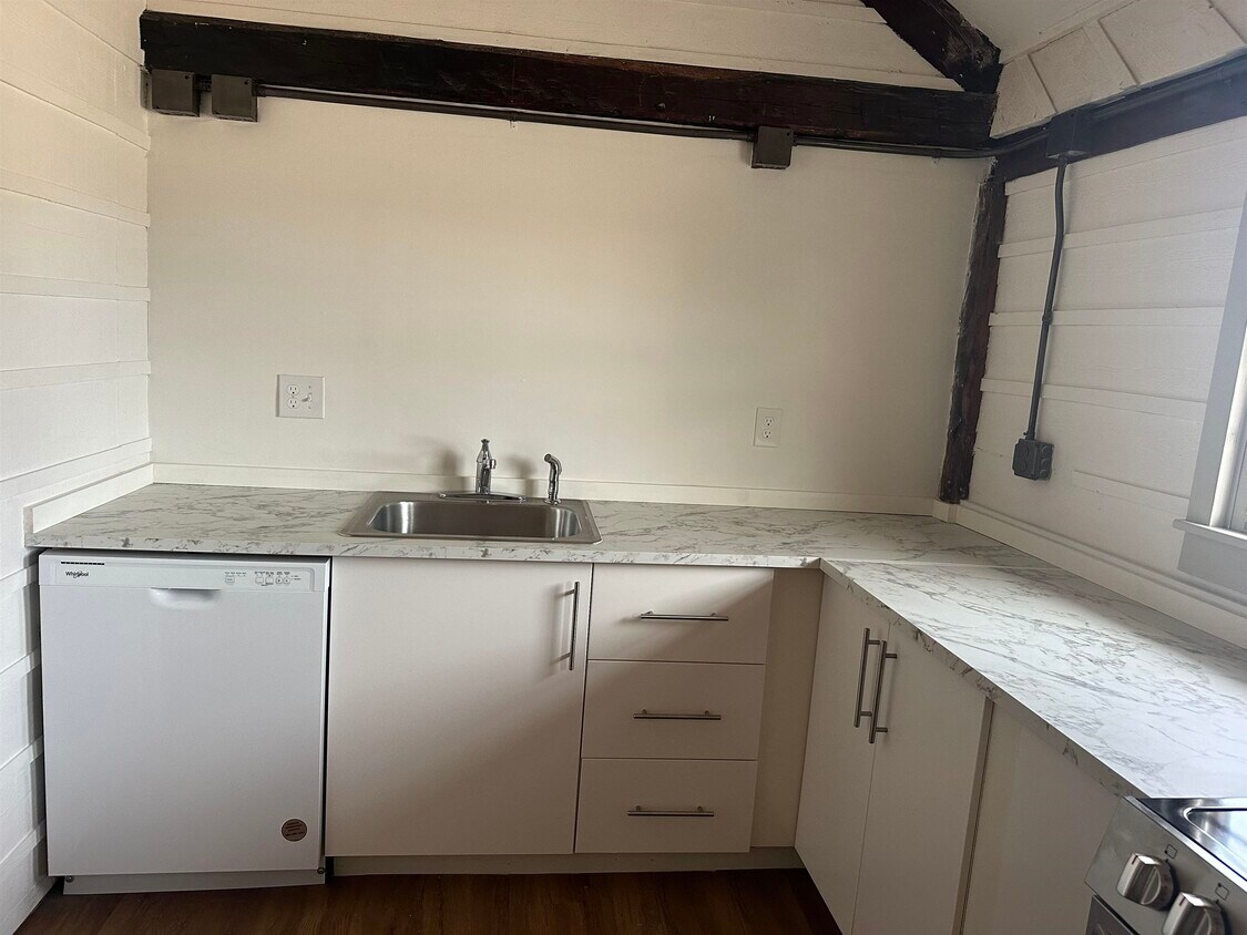 Foto del edificio - 84 Lafayette Rd