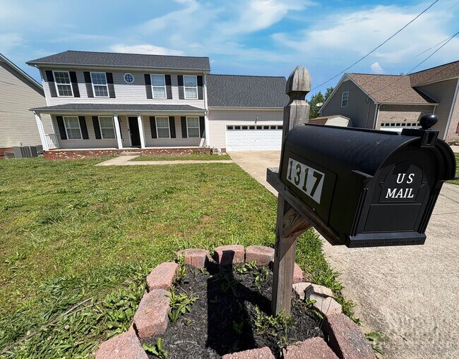 Foto del edificio - Beautiful 3-BR Colonial with Huge Bonus Room in Summerhaven!