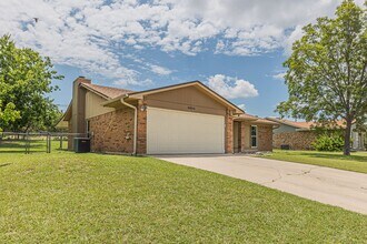 Building Photo - 3006 Belmont Dr