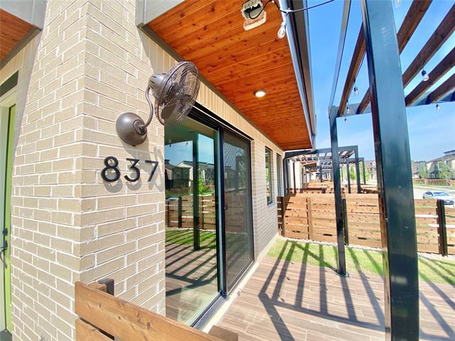 Building Photo - 837 Emerling Dr