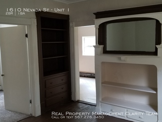 Building Photo - 2 Bed/1 Bath Lower Duplex Unit in East Toledo