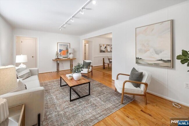 Foto del edificio - 947 E Glen Ave