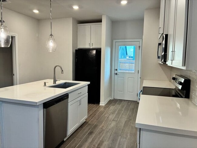 Building Photo - 3BR/2BA w/ Fenced Yard + Assigned Parking in Liberty Hill, TX