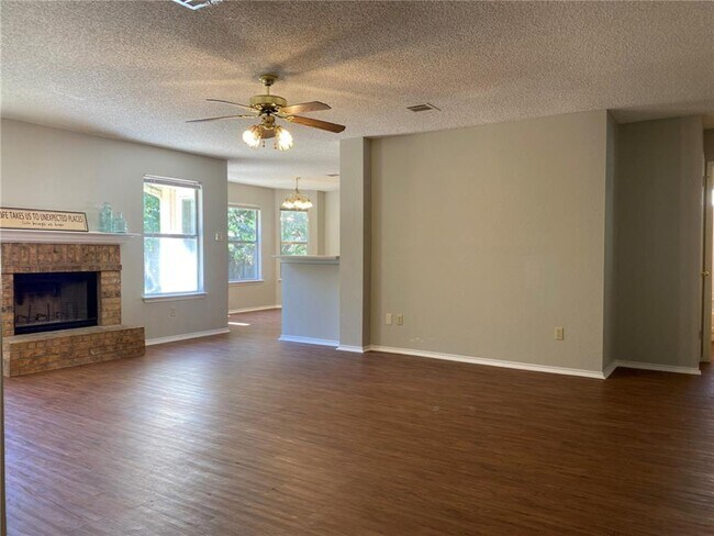 Building Photo - 1707 Timberwood Dr