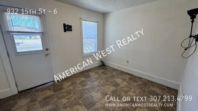 Building Photo - 932 15th St