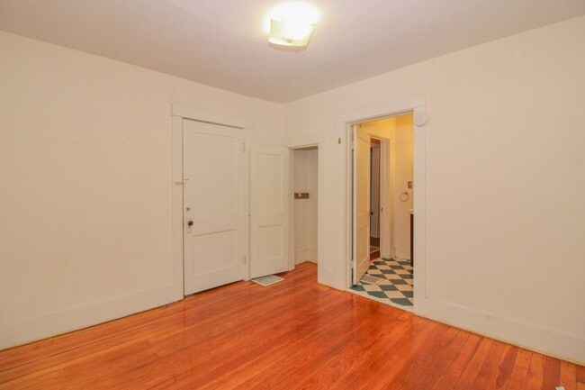 Building Photo - 1721 Cliff Dr