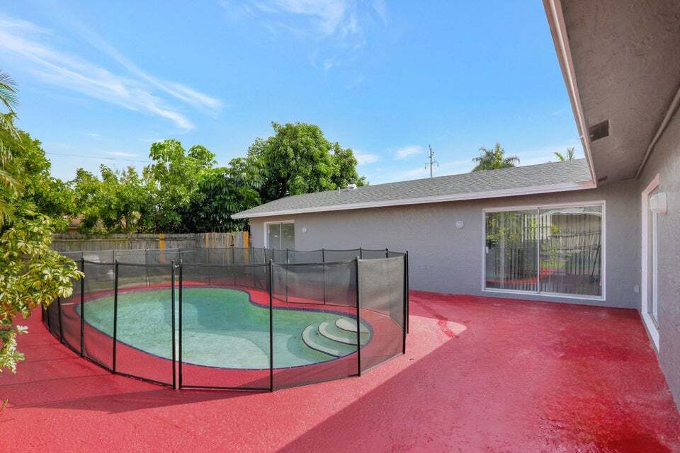 Foto principal - 8211 NW 45th Ct