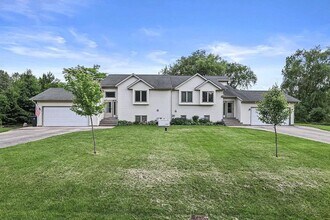 Building Photo - 1025-1025 Lochtyn Ridge