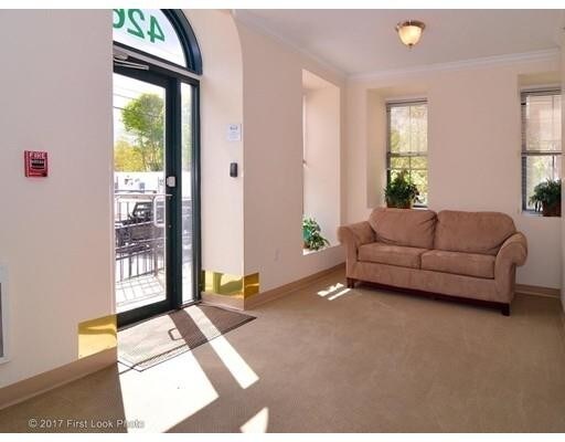 Building Photo - 426 Mt Hope St