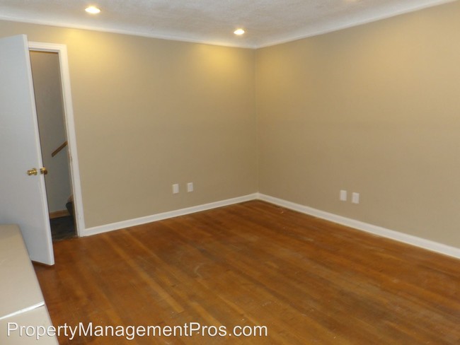 Foto del edificio - 1364 Waverly Rd