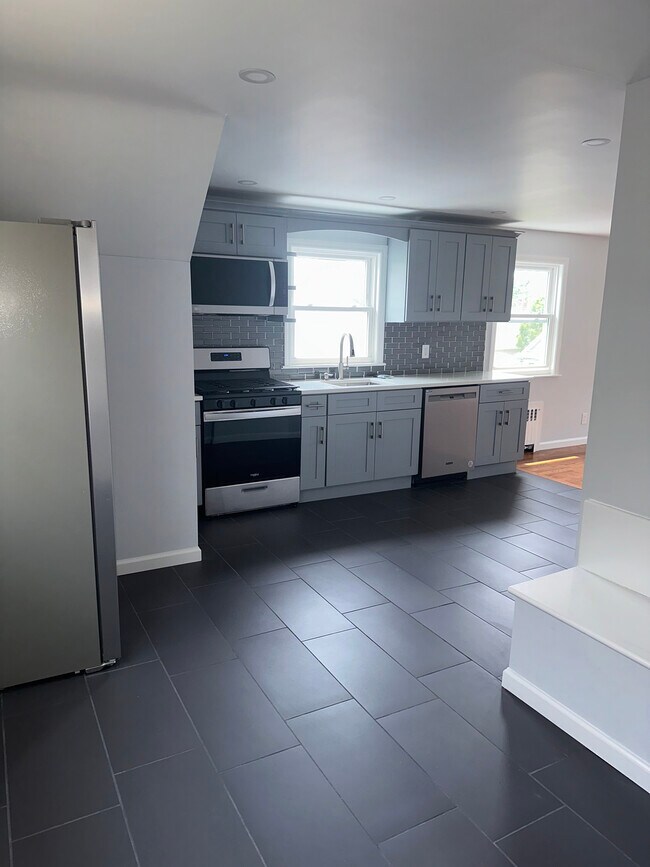 Kitchen - 55 Lennon Ave