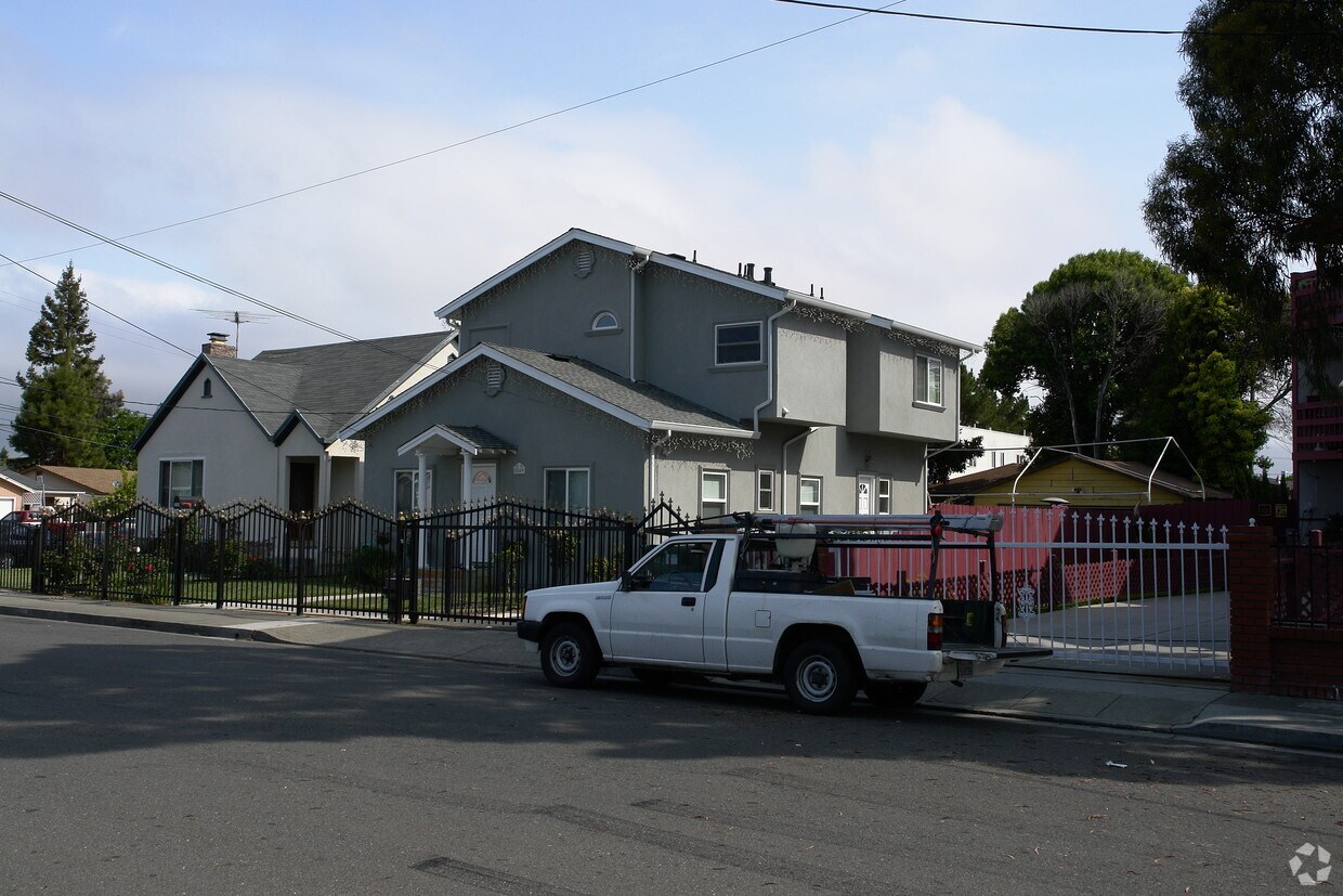 Foto del edificio - 2809 Calvin Ave