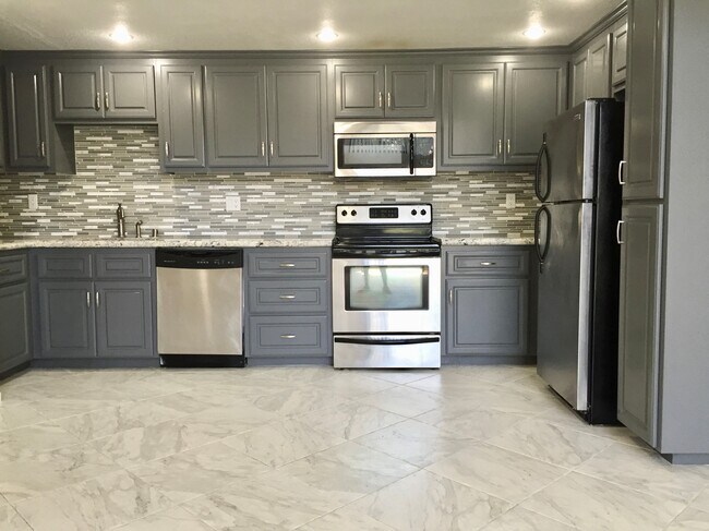 Cocina - 1440 Veteran Ave