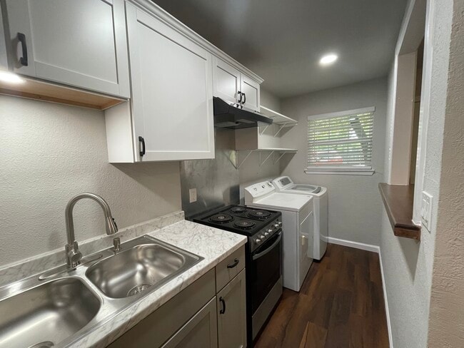 Building Photo - 4525 Merida Ave