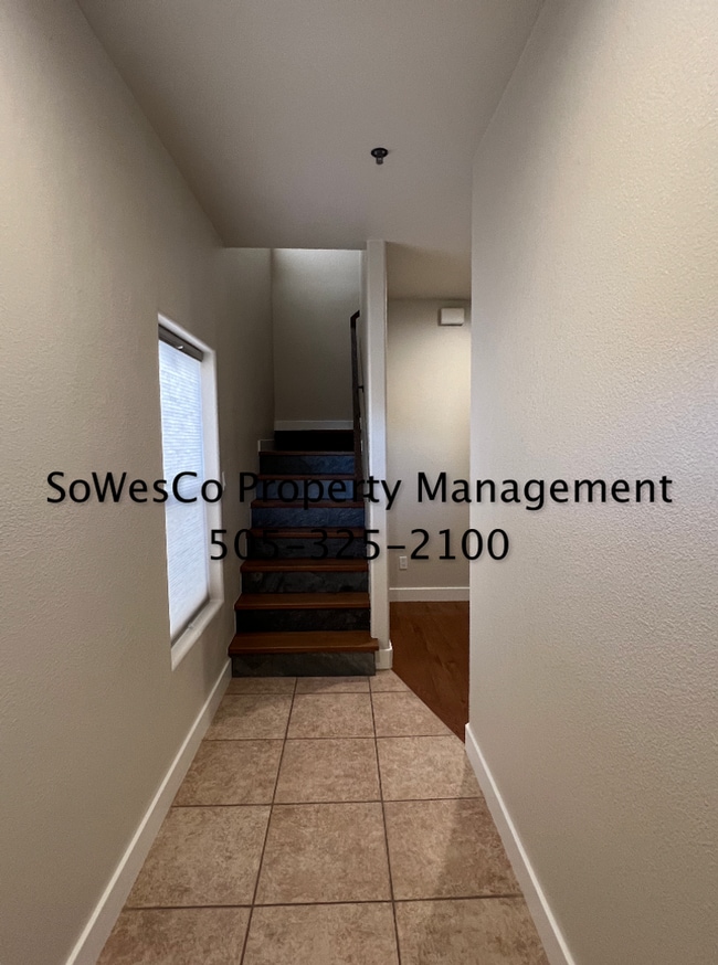 Building Photo - Gorgeous Townhome in Central Farmington with Three Bedroom Plus an Office