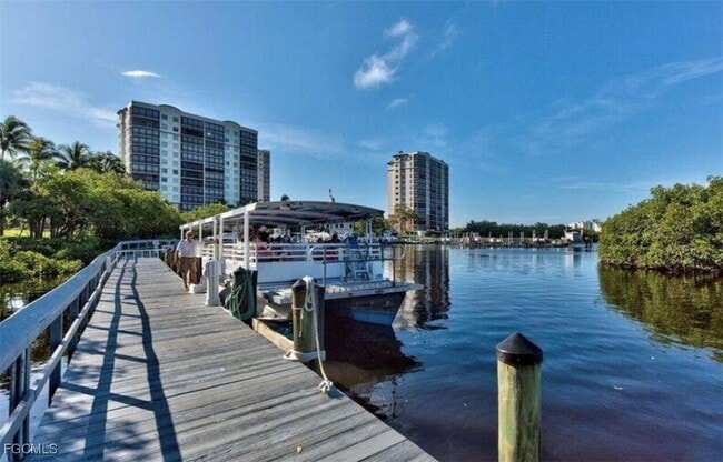 Foto del edificio - 340 Horse Creek Dr