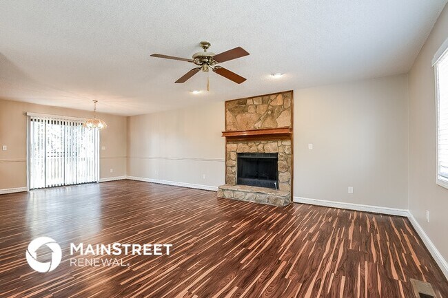 Building Photo - 3992 Fairington Dr