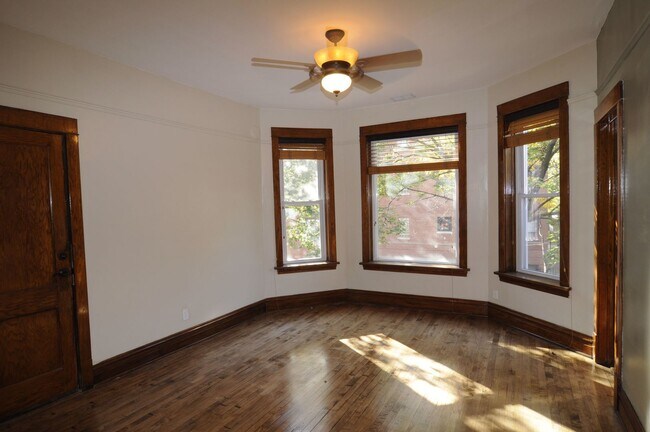 Building Photo - 2654 W Schubert Ave