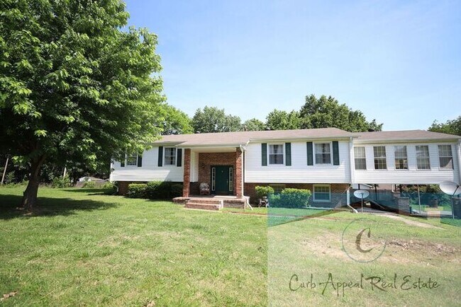 Foto del edificio - Beautifully renovated 4-bedroom 3 bath hom...