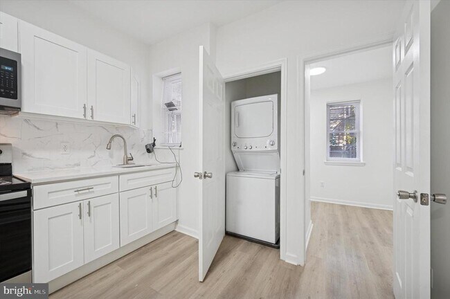 Building Photo - 2535 N Newkirk St