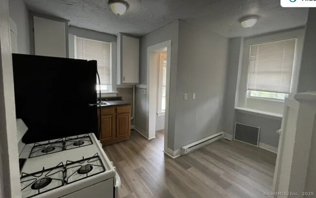 Building Photo - 570 Broad St