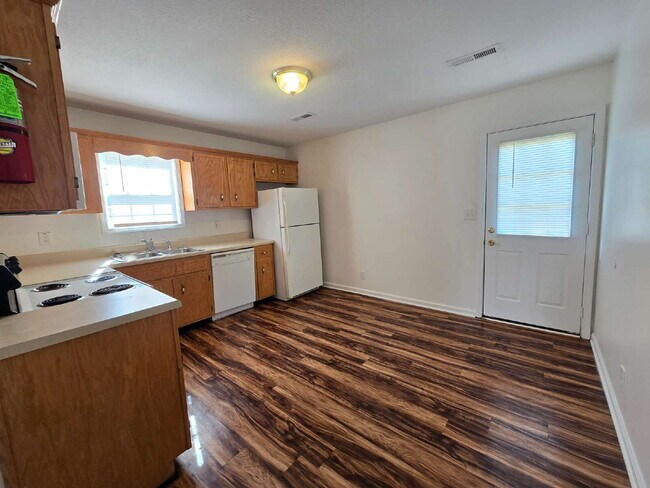 Building Photo - 273 A Executive Ave, Clarksville, TN 37042