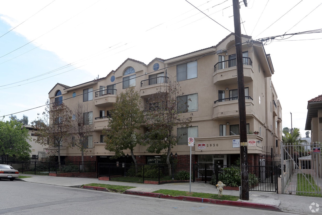 Primary Photo - Francis Apartments
