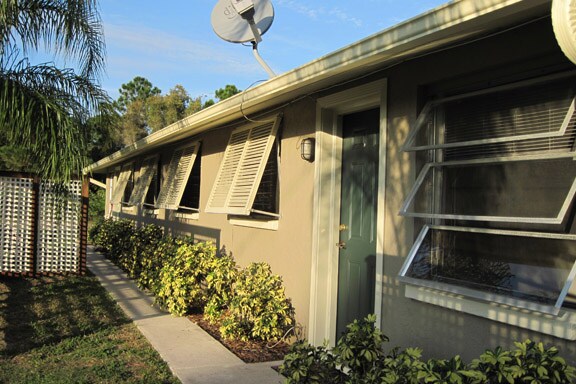 Primary Photo - 131 W Perry Ln