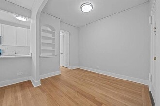 Building Photo - 3810 Greystone Ave